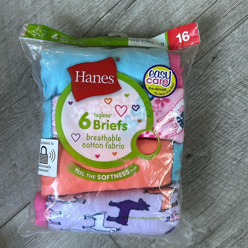 Hanes girls briefs breathable cotton fabric. Llamas 🦙
